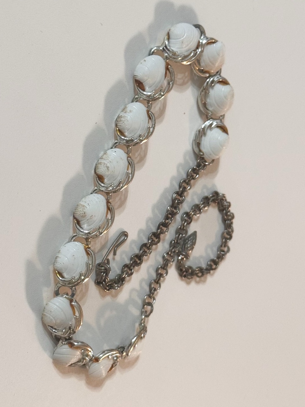 White Shell Necklace, Silver-tone Chain
Vintage - Picture 2 of 6